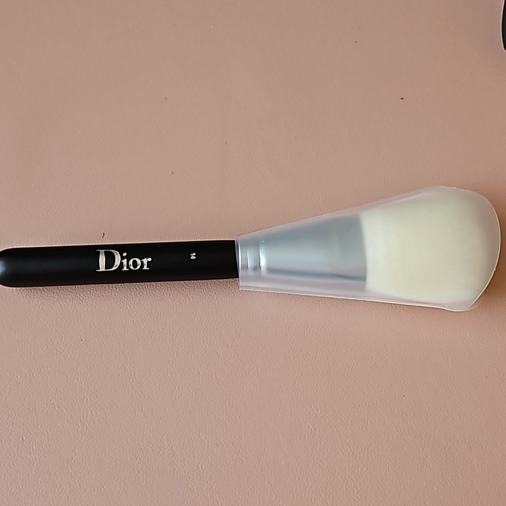 Dior #14 makeup powder brush - Picture 2 of 3